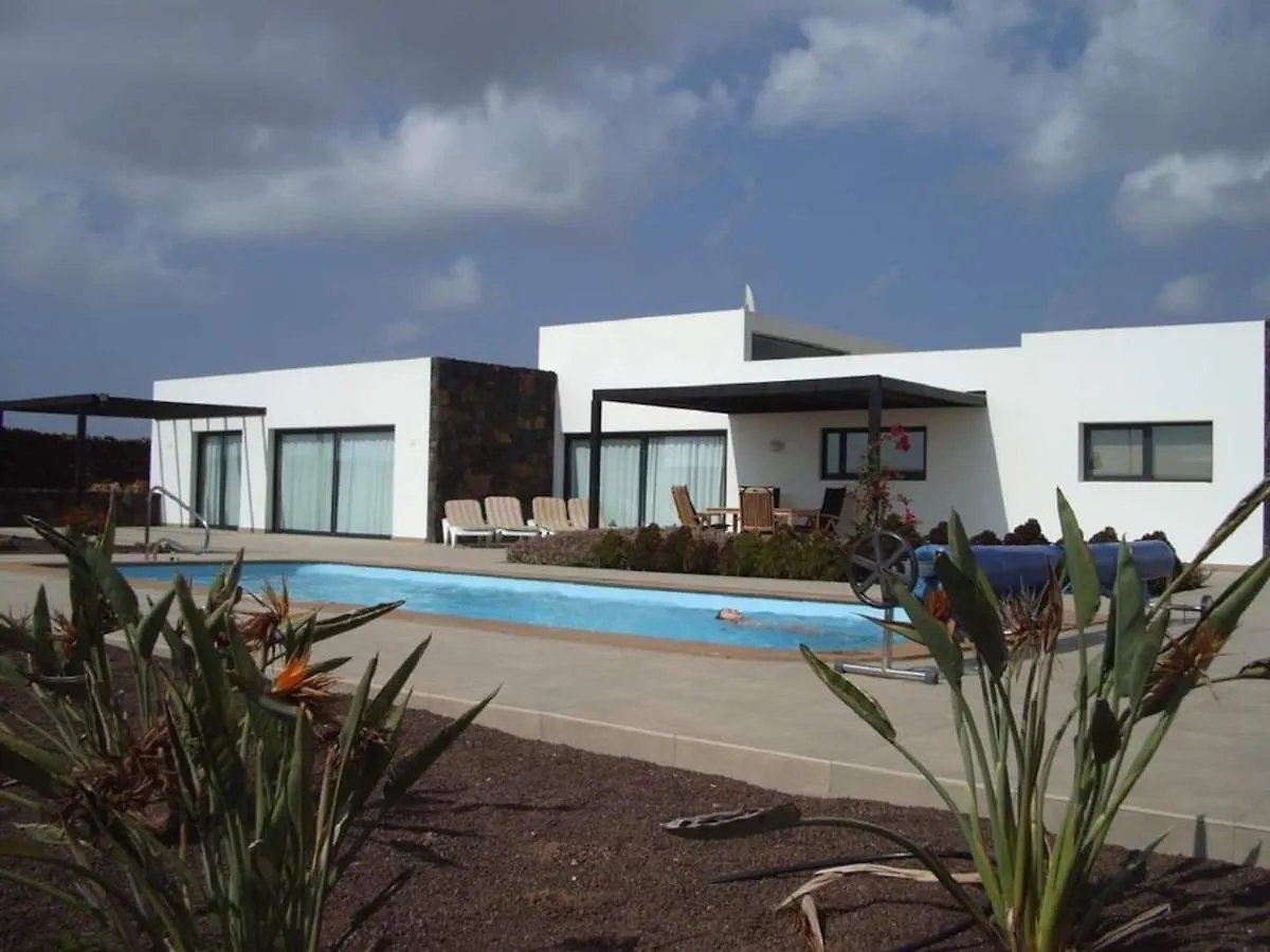 Wind Wave 28B - Heated & Shared Pool Villa La Oliva